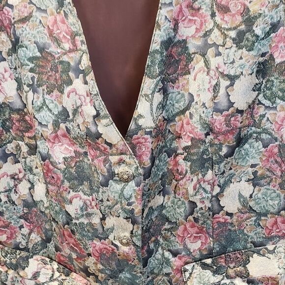 Out Back Red women's button down front vest - Picture 4 of 5